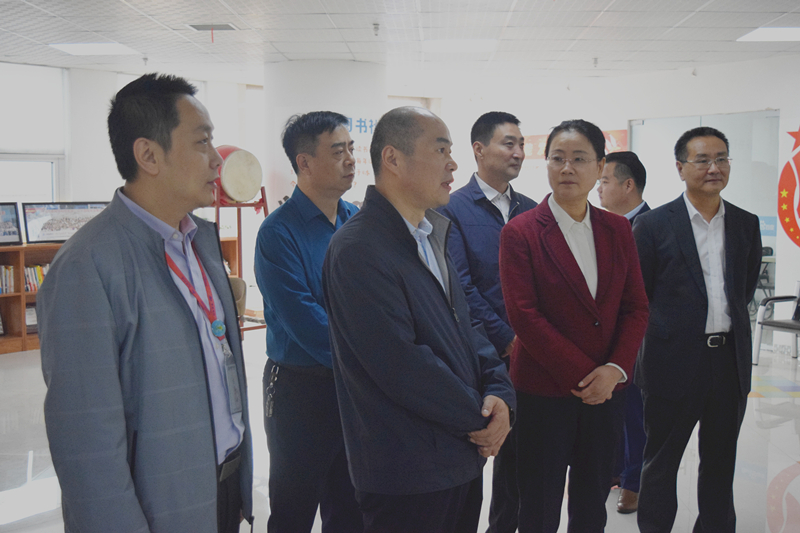 熱烈歡迎河南省委統(tǒng)戰(zhàn)部副部長梁險(xiǎn)峰一行蒞臨安陽青峰網(wǎng)絡(luò)調(diào)研社會(huì)階層工作！